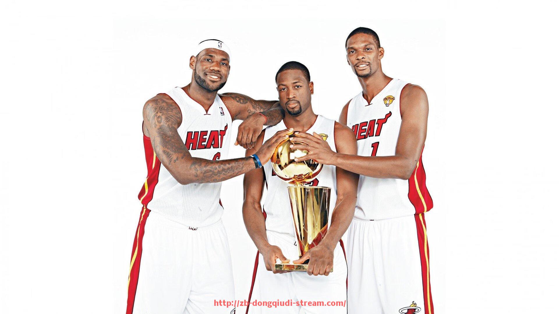 懂球帝直播-世俱杯赛场裁判表现评价标准与争议判罚案例研究